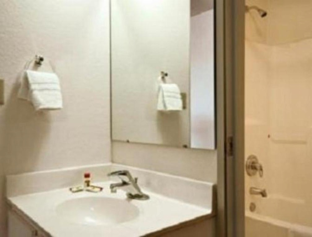 Days Inn by Wyndham Warsaw Image 28