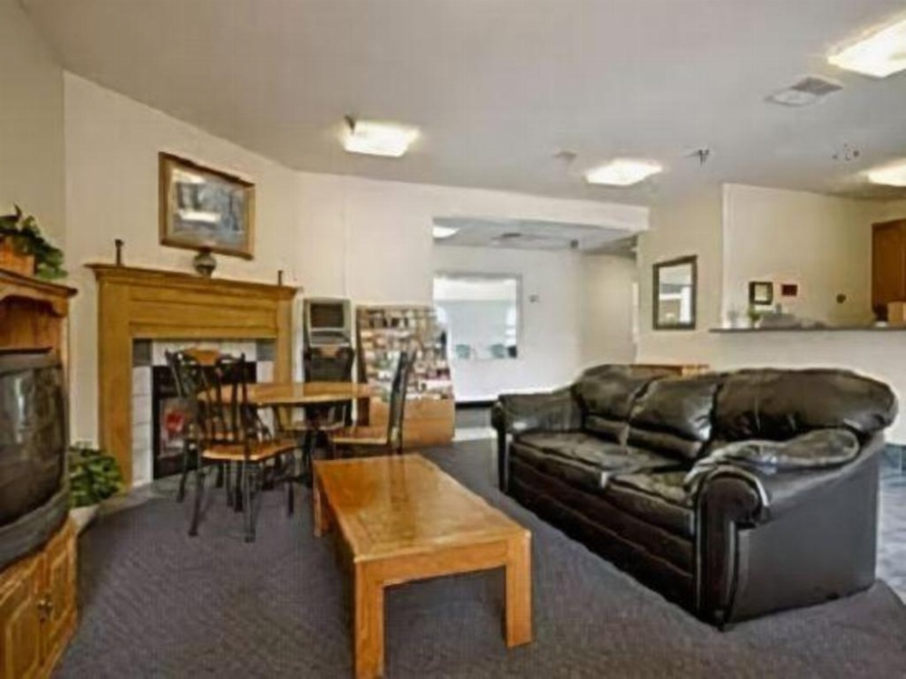 1 Queen Bed, Mobility Accessible Room, Roll-In Shower, Non-Smoking